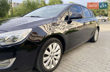 Хэтчбек Opel Astra 2010 в 