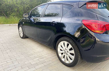 Хэтчбек Opel Astra 2010 в 