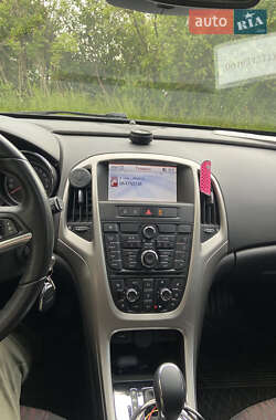Хэтчбек Opel Astra 2010 в 