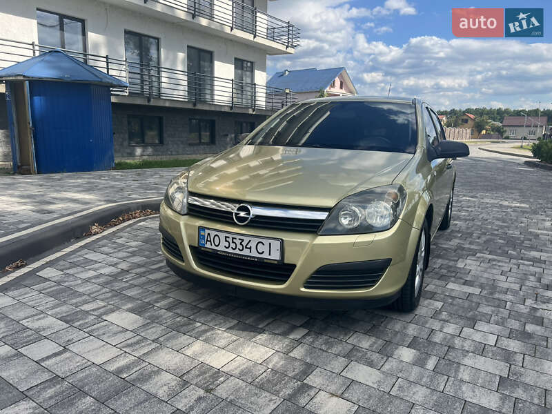 Хэтчбек Opel Astra 2005 в Мукачево
