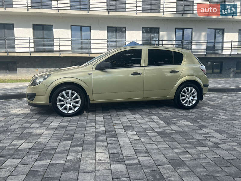 Хэтчбек Opel Astra 2005 в Мукачево