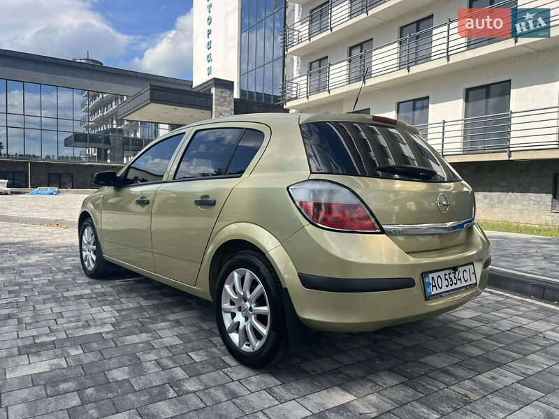 Хэтчбек Opel Astra 2005 в Мукачево