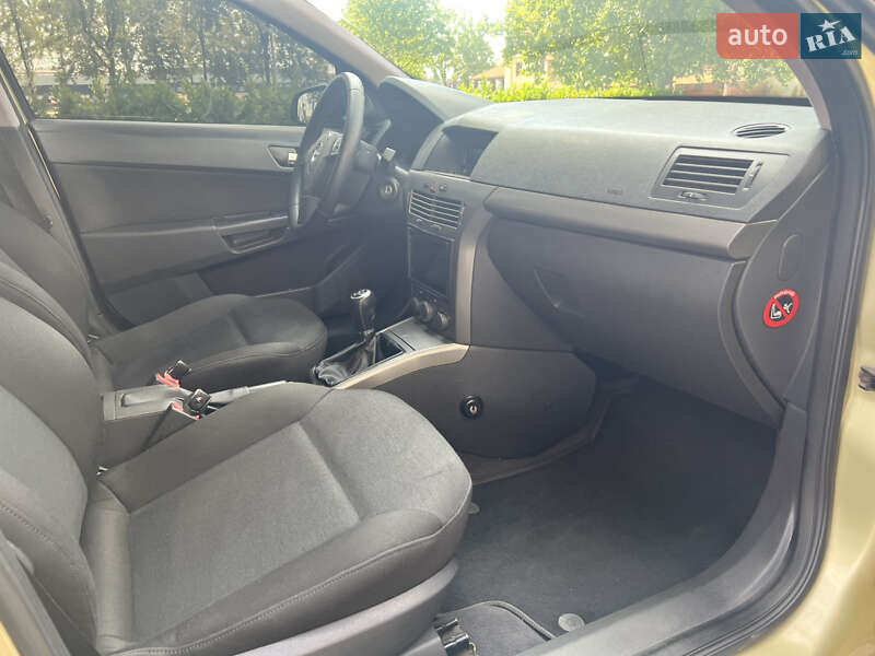 Хэтчбек Opel Astra 2005 в Мукачево