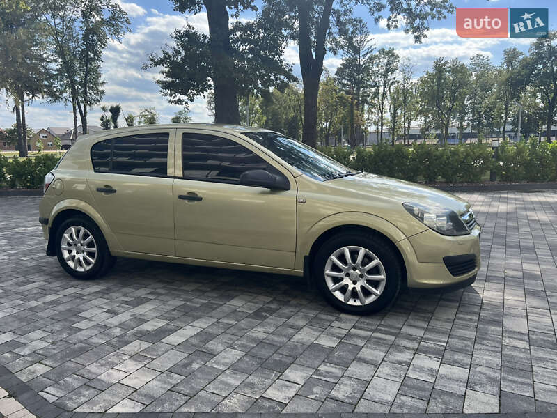 Хэтчбек Opel Astra 2005 в Мукачево