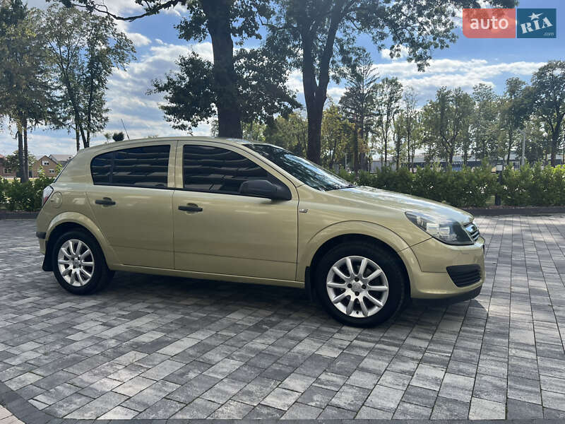 Хэтчбек Opel Astra 2005 в Мукачево