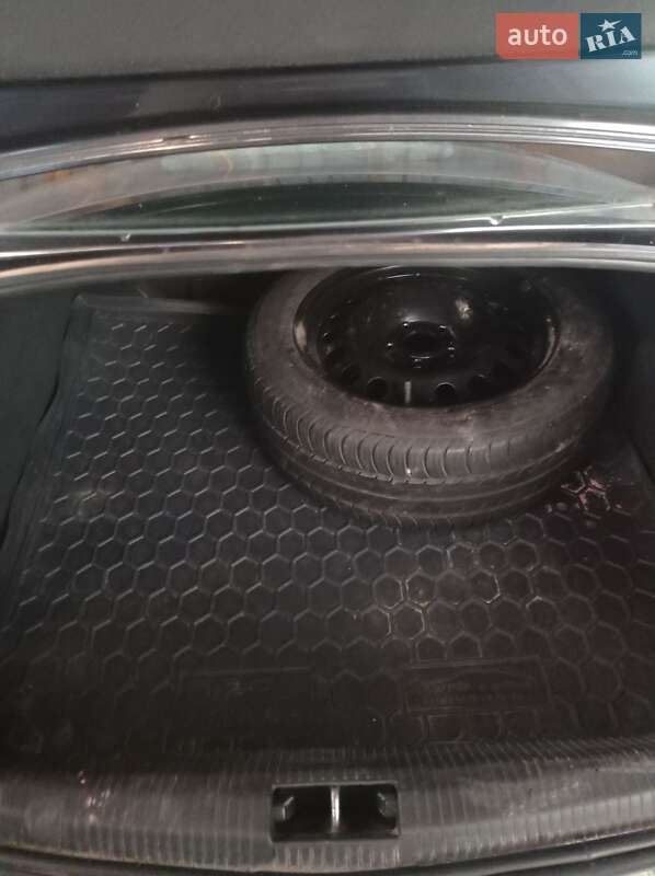 Седан Opel Astra 2012 в Києві