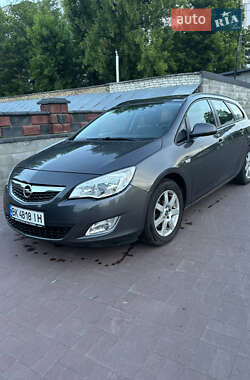 Універсал Opel Astra 2012 в Рівному