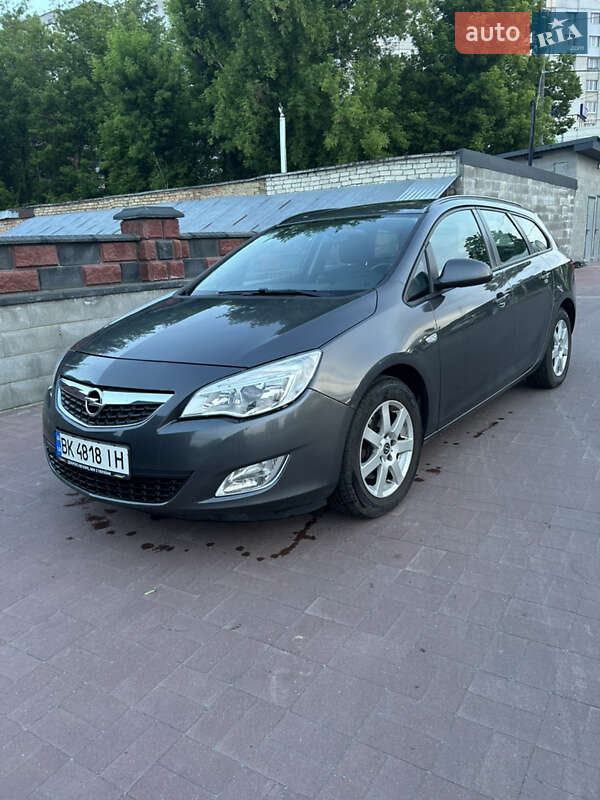 Opel Astra 2012