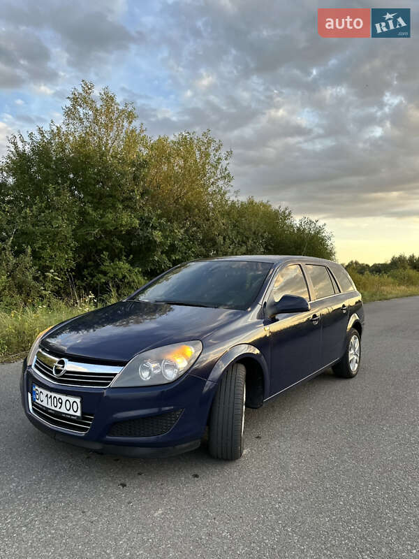 Универсал Opel Astra 2010 в Дрогобыче