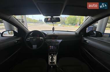 Седан Opel Astra 2013 в 