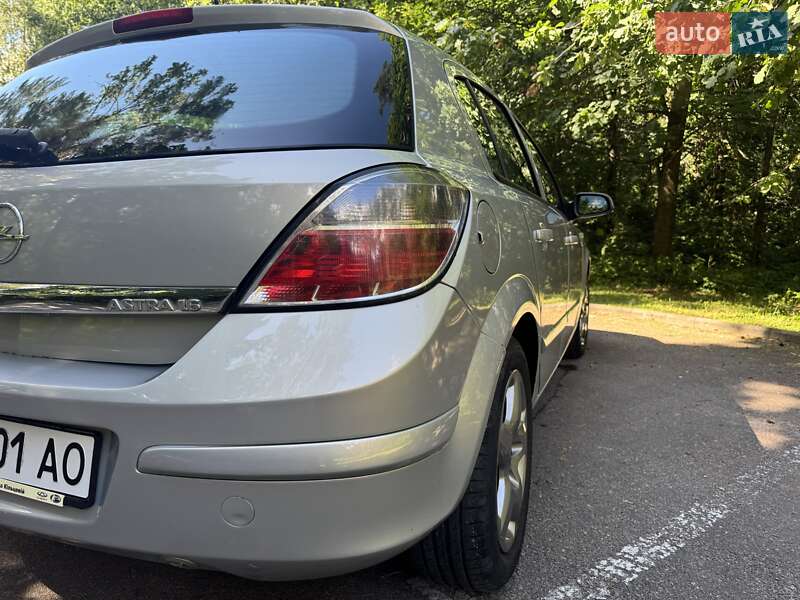 Хэтчбек Opel Astra 2007 в Житомире