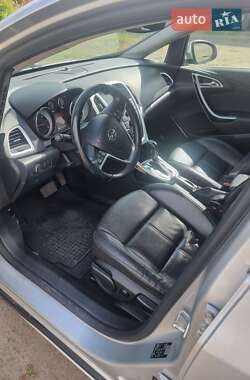 Хэтчбек Opel Astra 2011 в 
