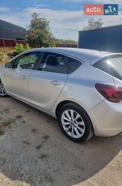 Хэтчбек Opel Astra 2011 в 