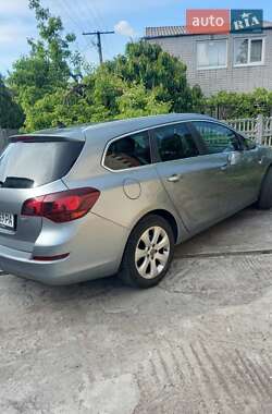 Универсал Opel Astra 2012 в 