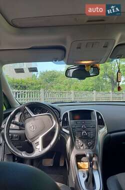 Универсал Opel Astra 2012 в 