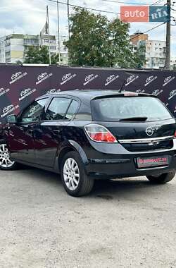 Хэтчбек Opel Astra 2012 в 