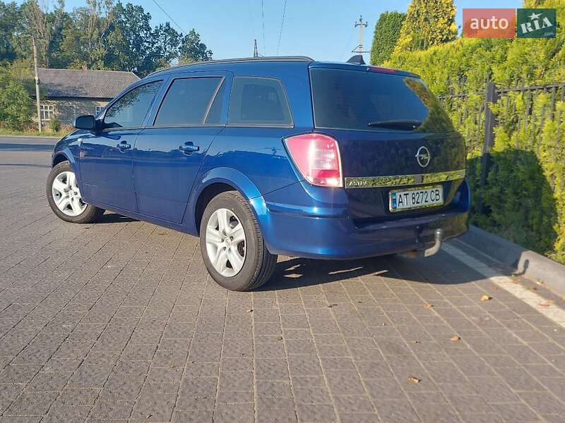 Универсал Opel Astra 2009 в Долине