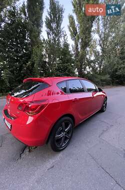 Хэтчбек Opel Astra 2010 в 