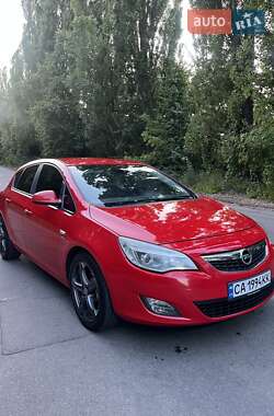 Хэтчбек Opel Astra 2010 в 