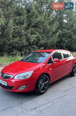 Хэтчбек Opel Astra 2010 в 
