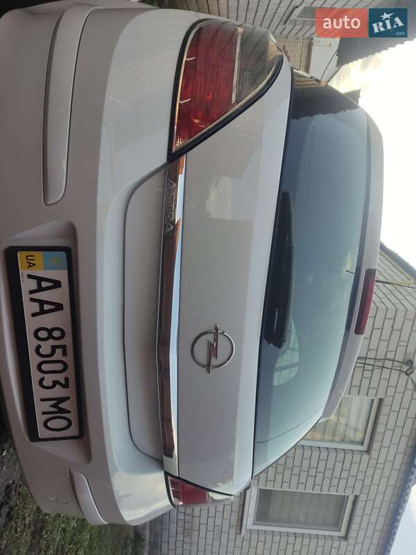 Хэтчбек Opel Astra 2013 в Харькове