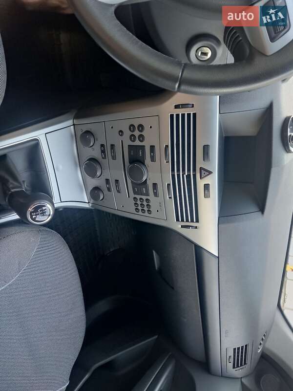 Хэтчбек Opel Astra 2013 в Харькове