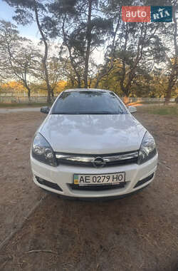 Седан Opel Astra 2012 в Днепре