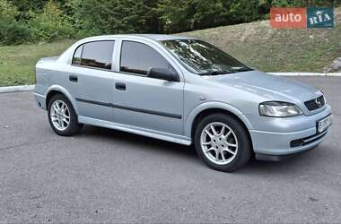 Седан Opel Astra 2004 в Лубнах