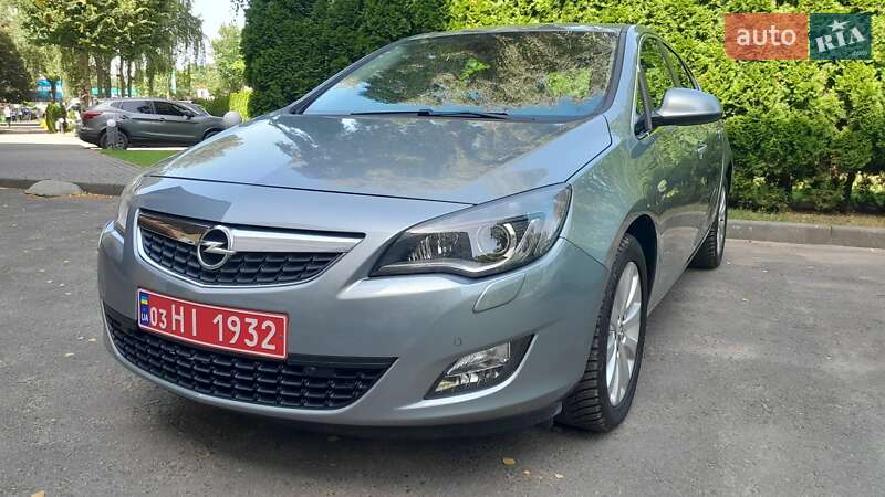 Opel Astra 2011