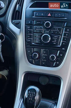 Универсал Opel Astra 2012 в 