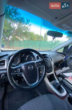 Универсал Opel Astra 2012 в 