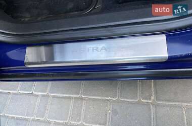 Универсал Opel Astra 2012 в 