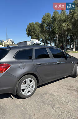 Универсал Opel Astra 2011 в 