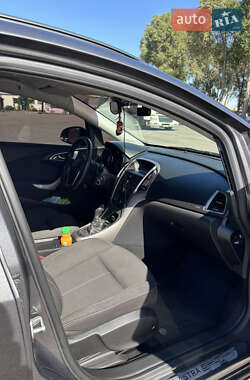Универсал Opel Astra 2011 в 