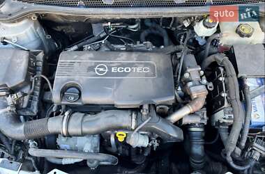 Универсал Opel Astra 2012 в 