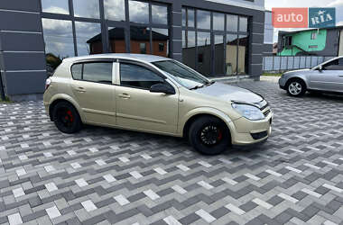 Хэтчбек Opel Astra 2005 в 
