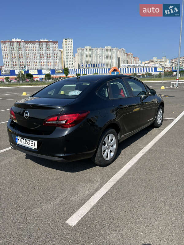 Седан Opel Astra 2019 в Киеве