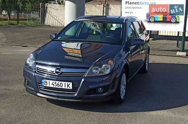 Универсал Opel Astra 2010 в Полтаве