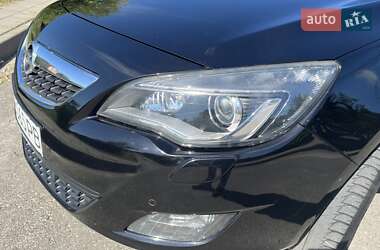 Універсал Opel Astra 2011 в Львові