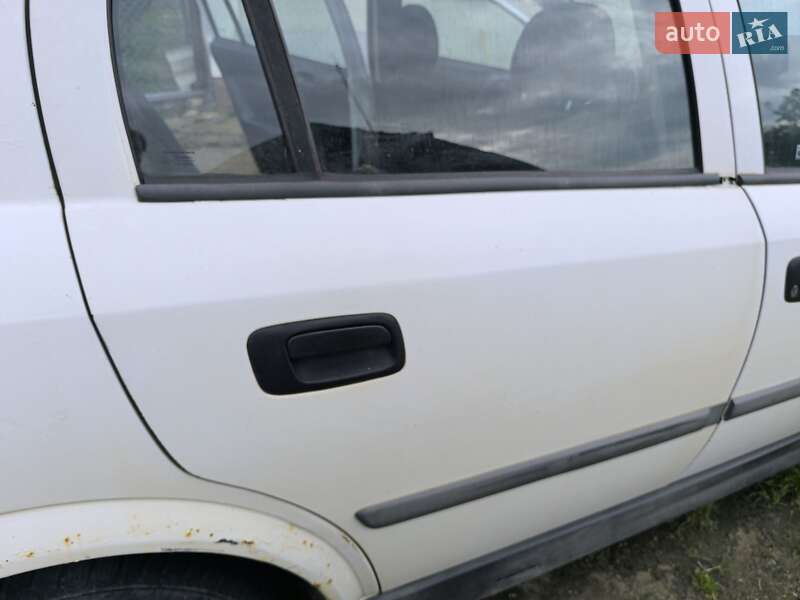 Седан Opel Astra 2000 в Львове