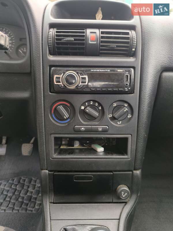 Седан Opel Astra 2000 в Львове