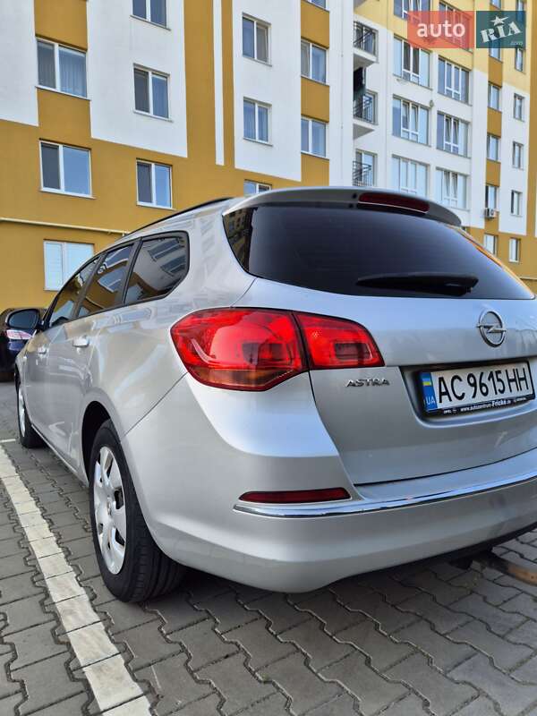 Універсал Opel Astra 2012 в Луцьку