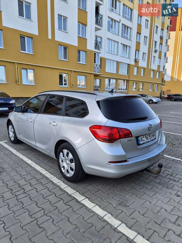 Універсал Opel Astra 2012 в Луцьку