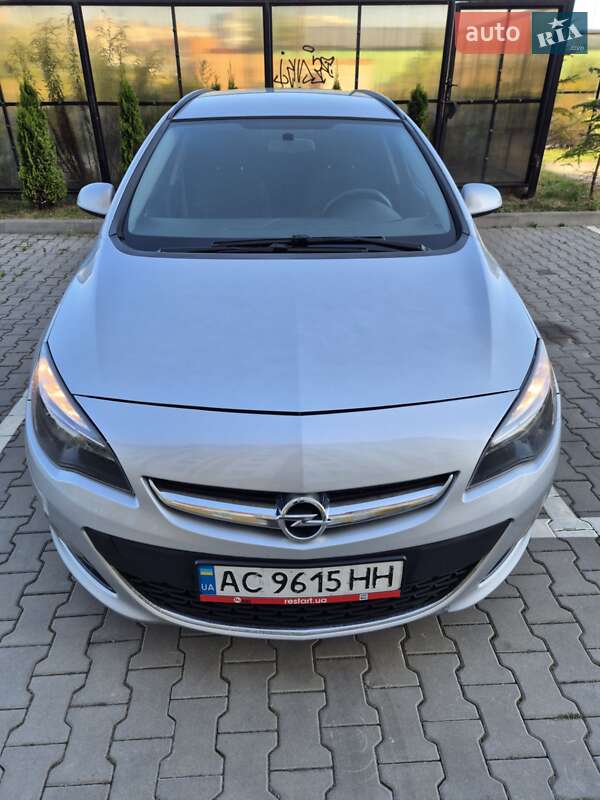 Універсал Opel Astra 2012 в Луцьку