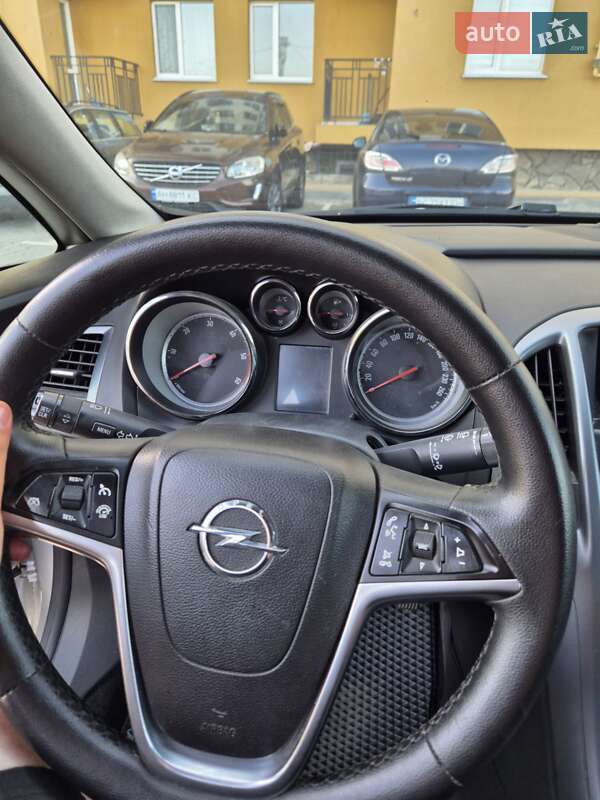 Універсал Opel Astra 2012 в Луцьку