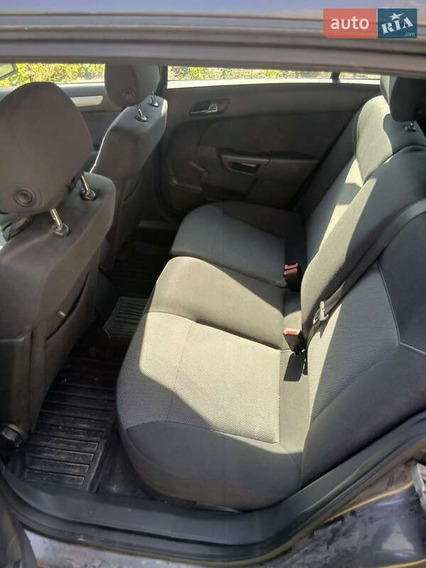 Универсал Opel Astra 2010 в Обухове