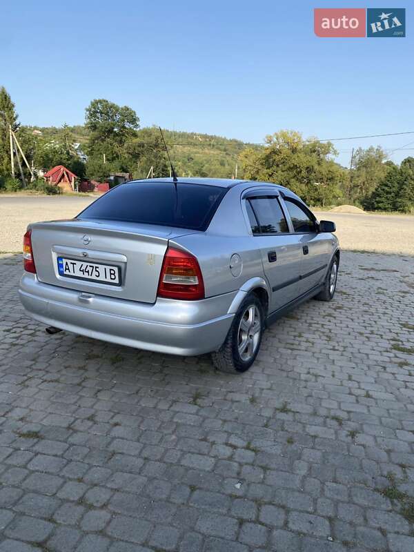 Седан Opel Astra 2000 в Надворной