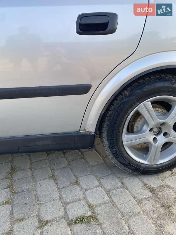 Седан Opel Astra 2000 в Надворной