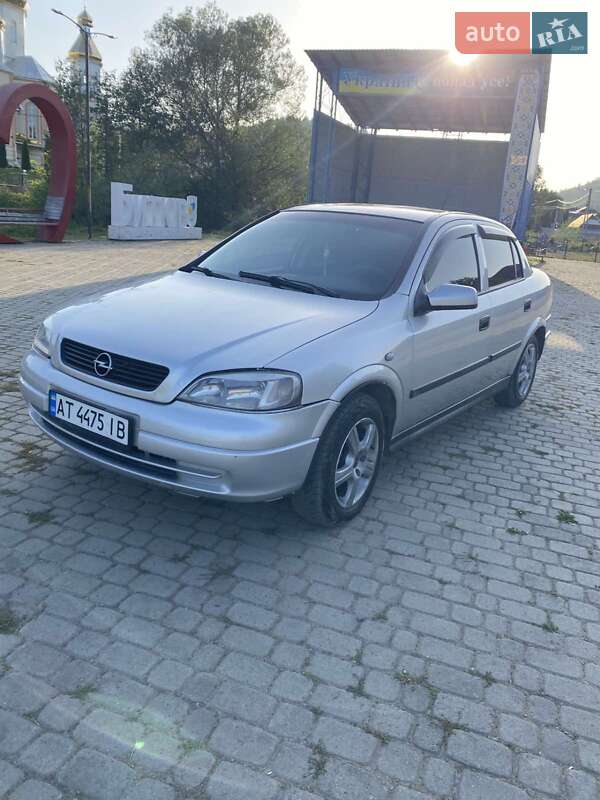 Седан Opel Astra 2000 в Надворной