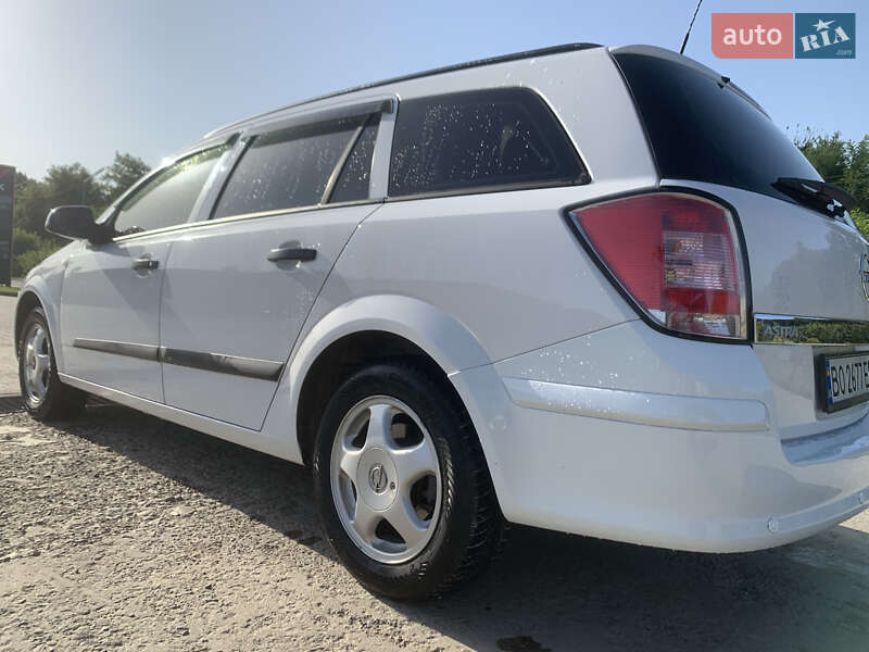 Универсал Opel Astra 2010 в 
